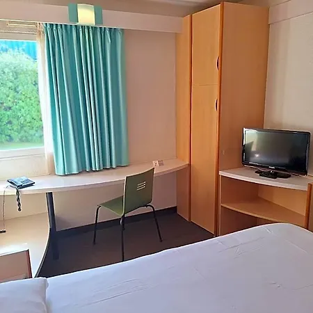 Ibis Hotel 2*