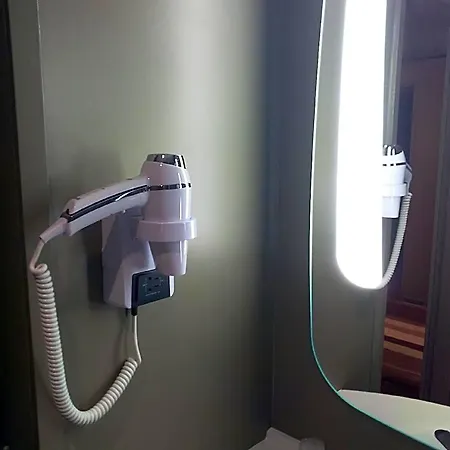Ibis Hotel 2*